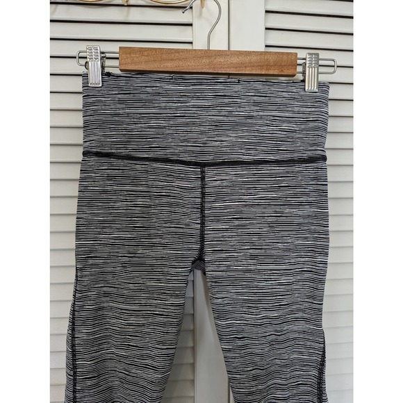 Athleta ultimate capri black white striped XS - Picture 2 of 6